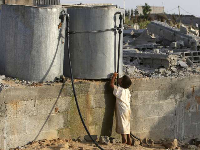 İsrail, Su ve Temel Gıdayı Filistinlileri Baskı Altında Tutmak İçin Kullanıyor