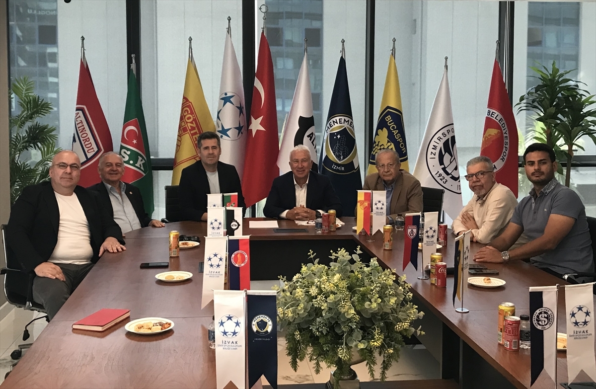 Samsunspor Teknik Direktörü Hüseyin Eroğlu İZVAK'ı Ziyaret Etti