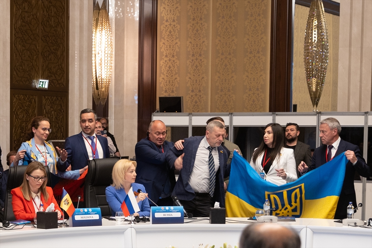 TBMM Başkanı Şentop, KEİPA Parlamento Başkanları Zirvesi’nde Ukrayna Heyetinin Eylemine Müdahale Etti