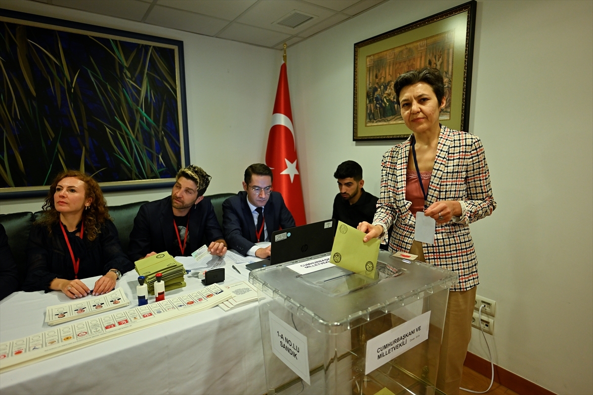 İspanya'daki Türk Seçmenler 14 Mayıs Seçimleri İçin Sandık Başında