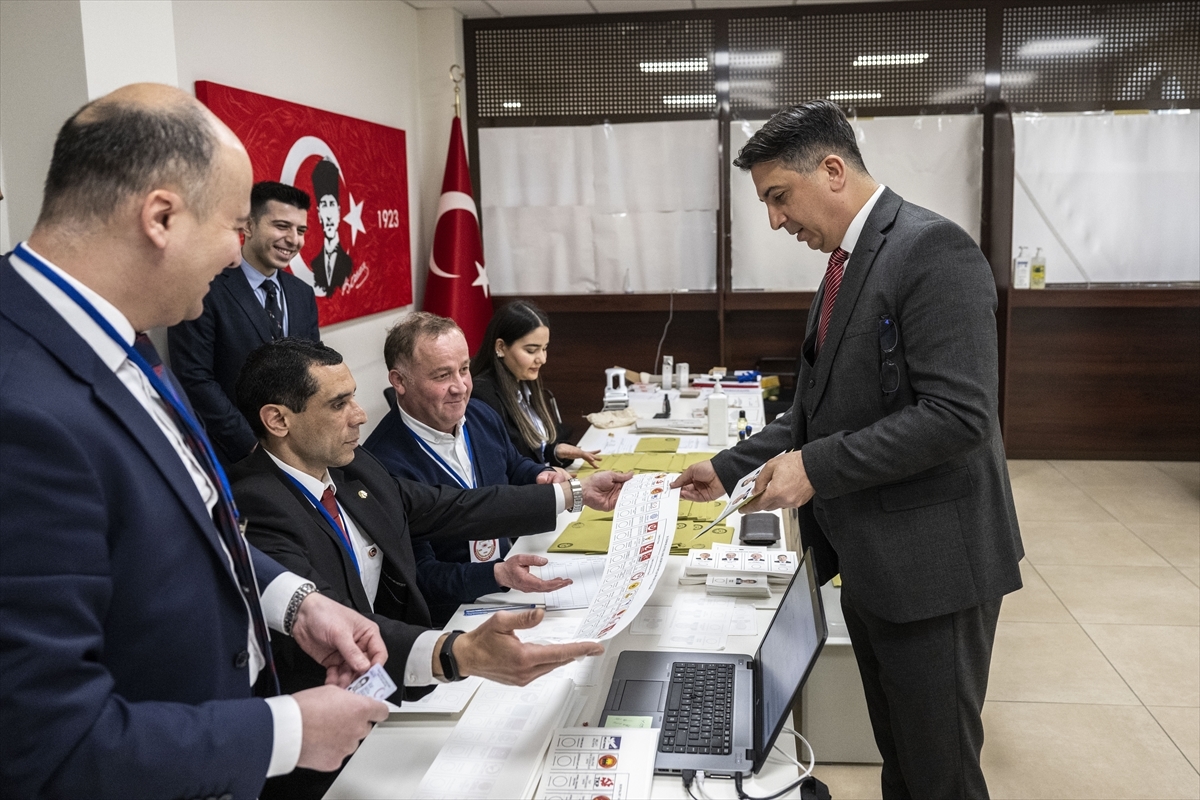 Türk Seçmenler, 14 Mayıs Seçimleri İçin Savaşın Gölgesindeki Ukrayna'da Sandık Başına Gitti