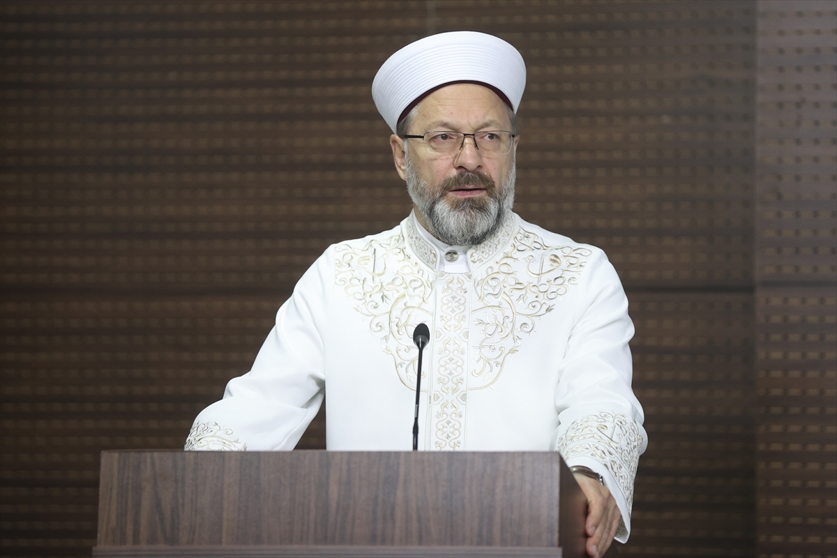 Diyanet İşleri Başkanı Erbaş  Kur'an Ayetleri Ve Bilimsel Veriler Işığında Gökler-I Sempozyumu'nda Konuştu: