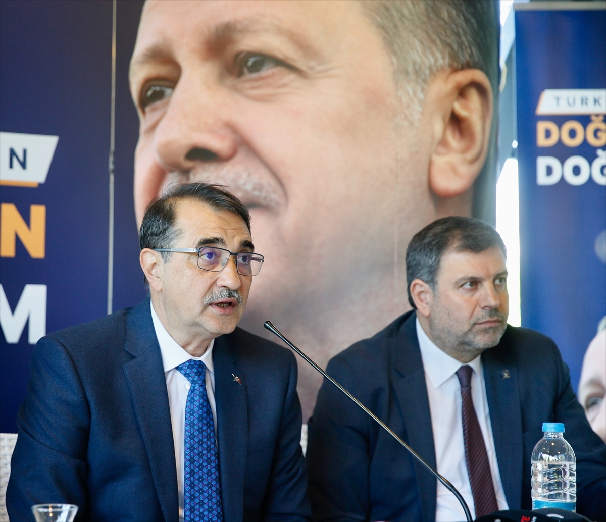 Enerji ve Tabii Kaynaklar Bakanı Dönmez, Eskişehir'de Gazetecilerle Buluştu:
