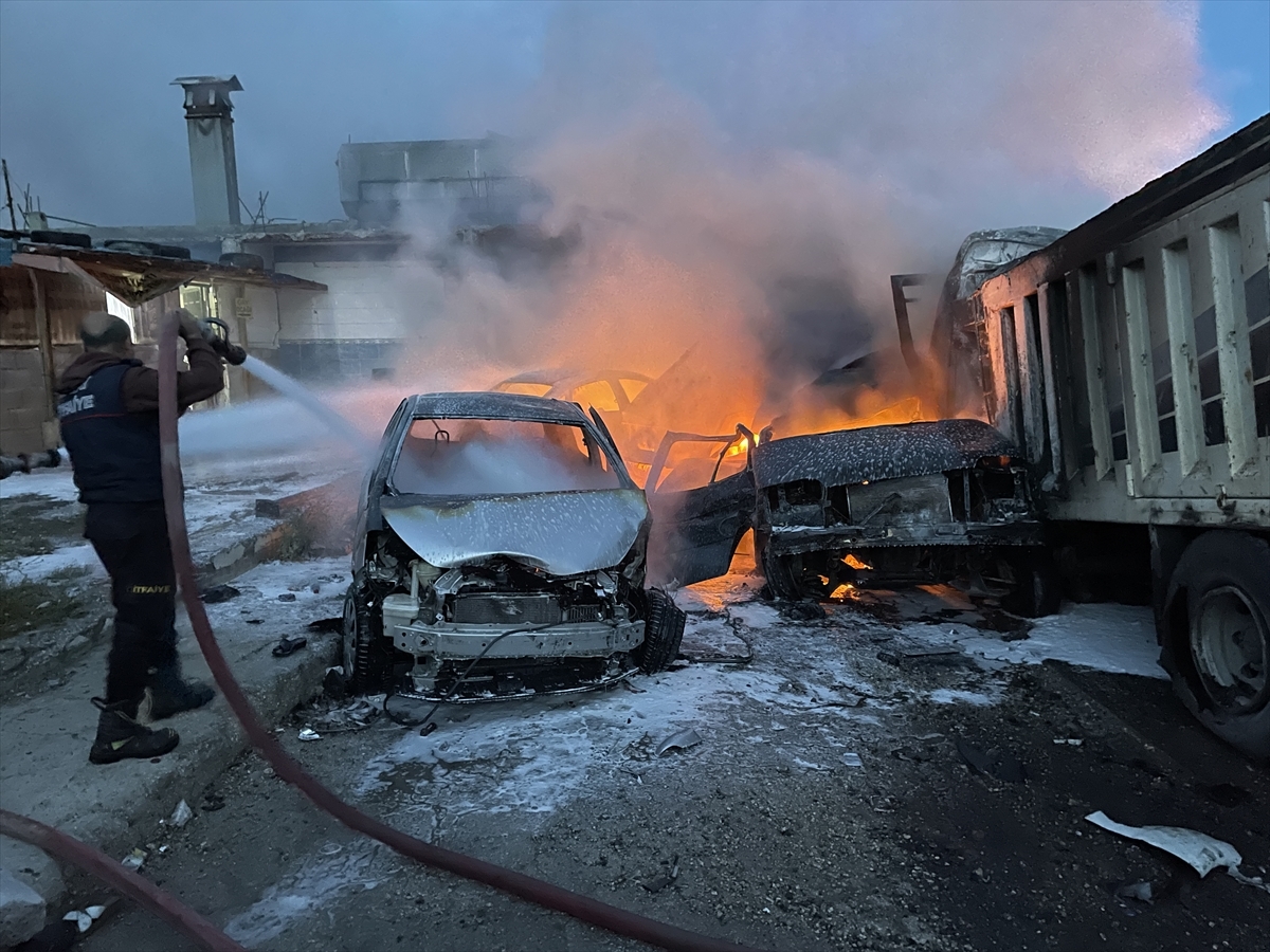 Hatay'da Çekici İle Çarpışan Kamyon 11 Araca Çarparak Durabildi