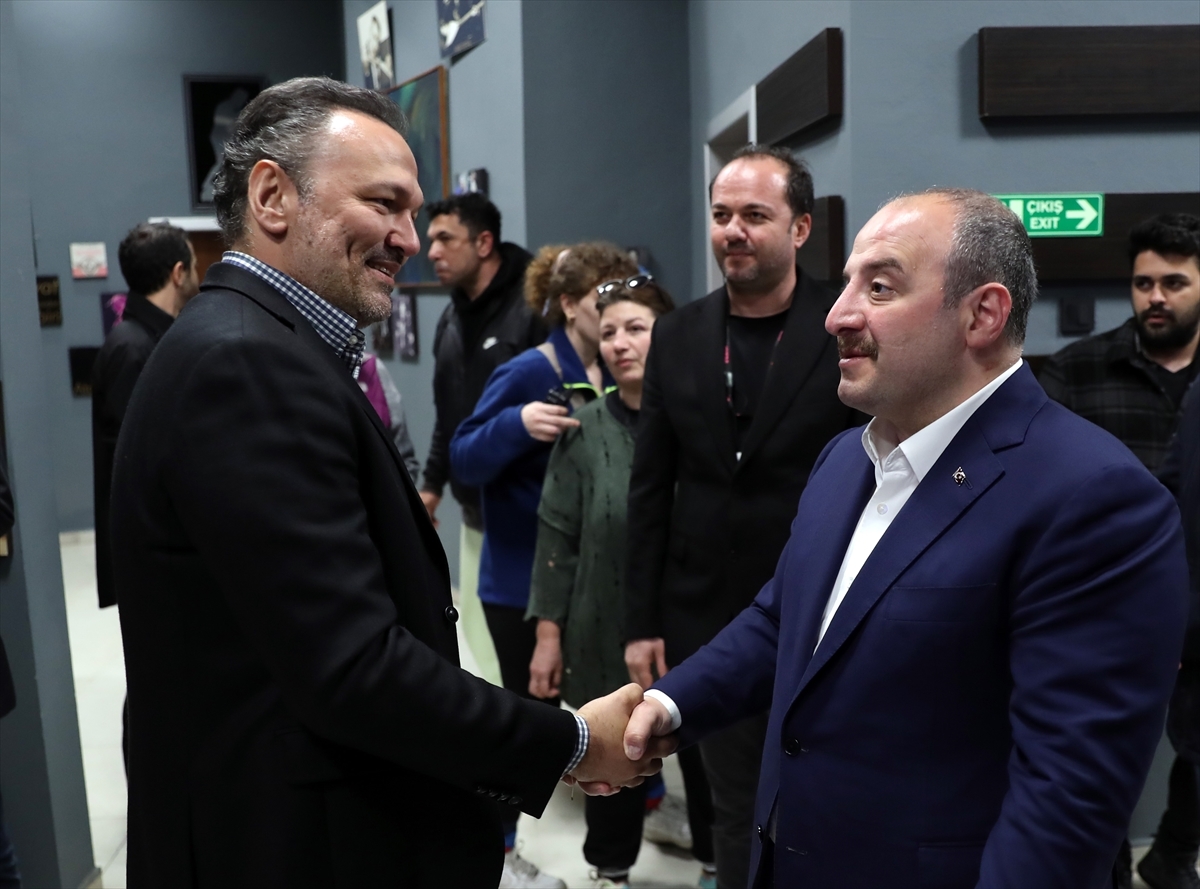 Bakan Varank Bursa'da Güldür Güldür Show'un Gösterisini İzledi