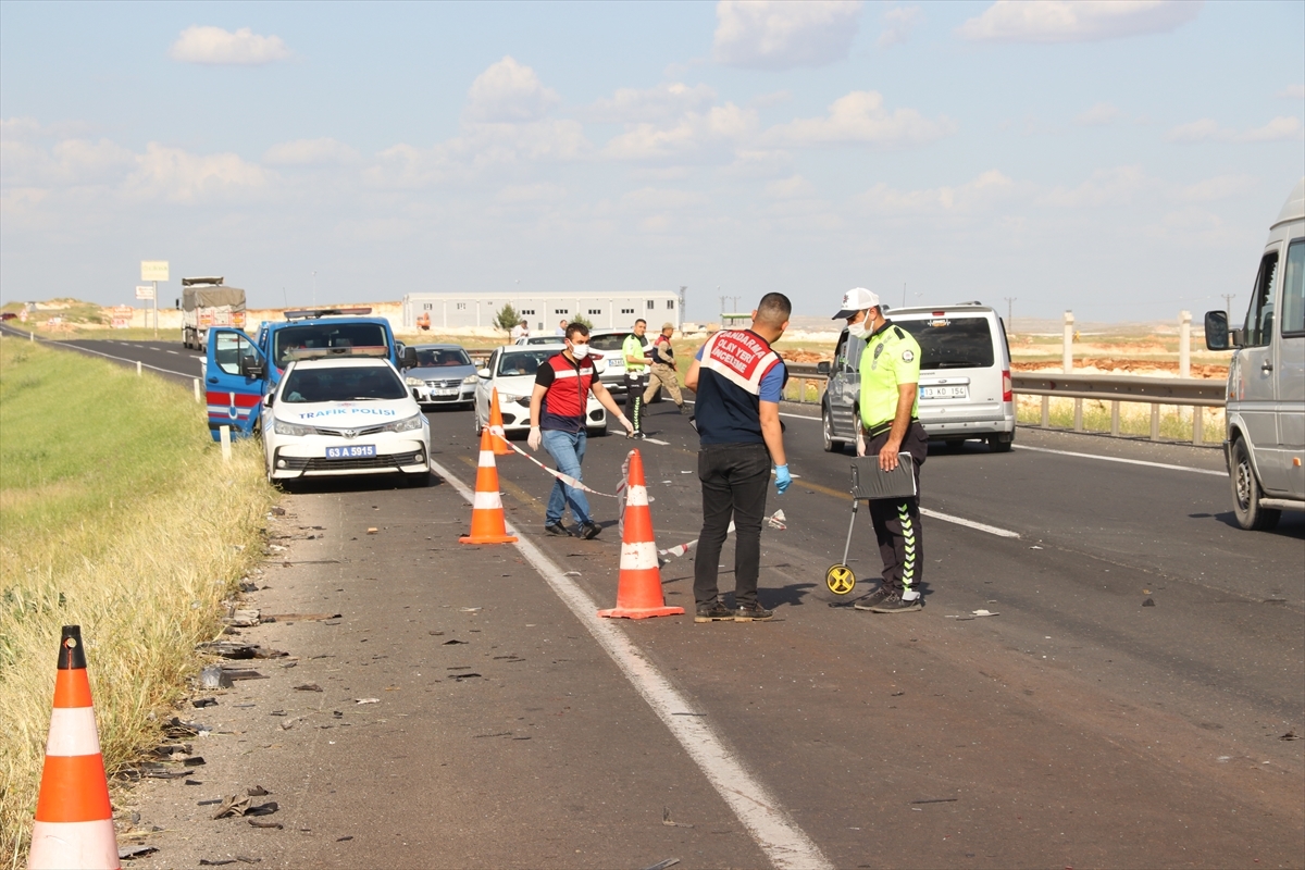 Şanlıurfa'daki Trafik Kazasında 2 Kişi Yaşamını Yitirdi, 2 Kişi Yaralandı