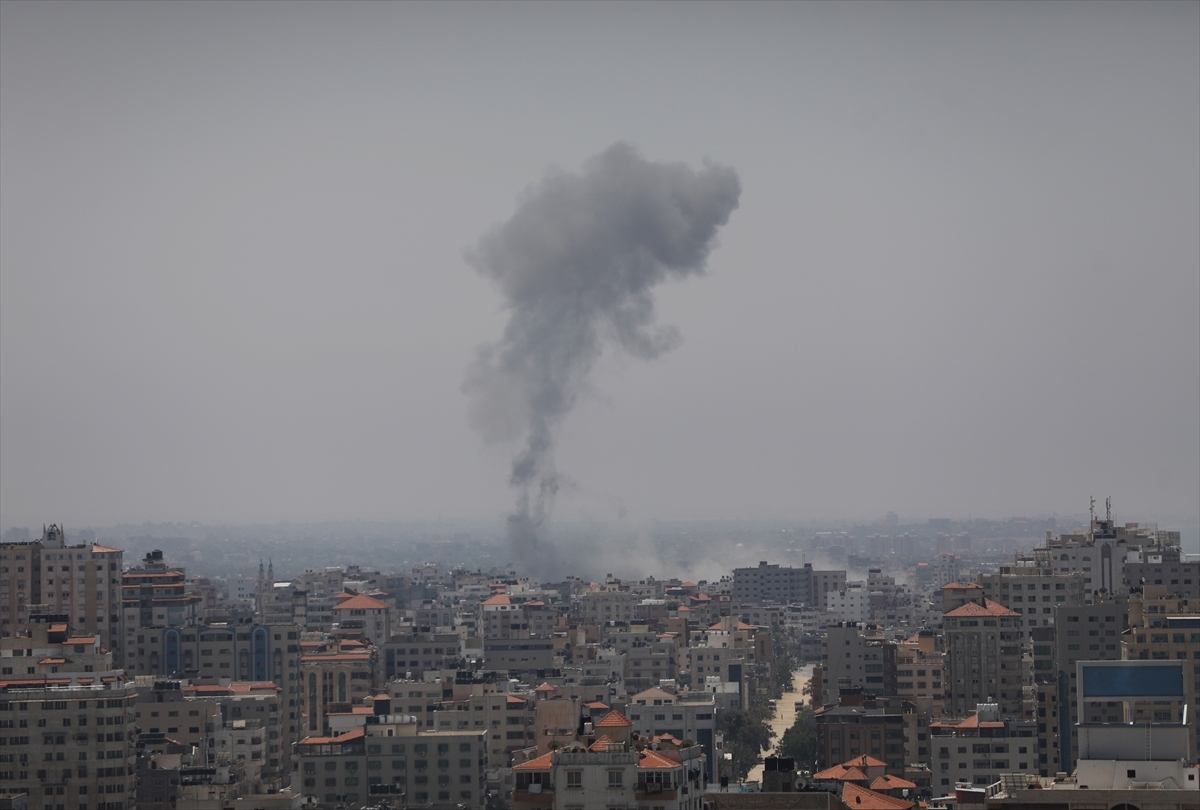İsrail Ordusu Abluka Altındaki Gazze'yi Vurdu