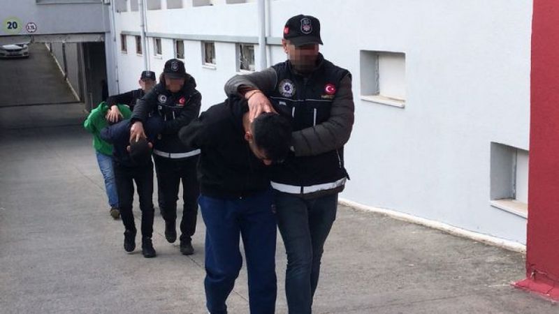 Adana'da Otomobilde Gizledikleri Uyuşturucuyu Satarken Yakalanan 3 Sanığa Dava