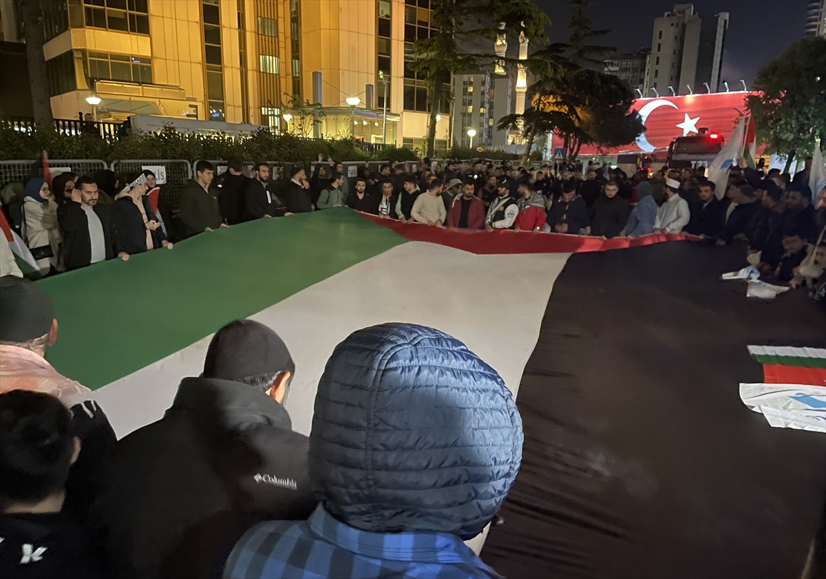 İsrail'in Gazze Şeridi'ne Saldırısı İstanbul'da Protesto Edildi