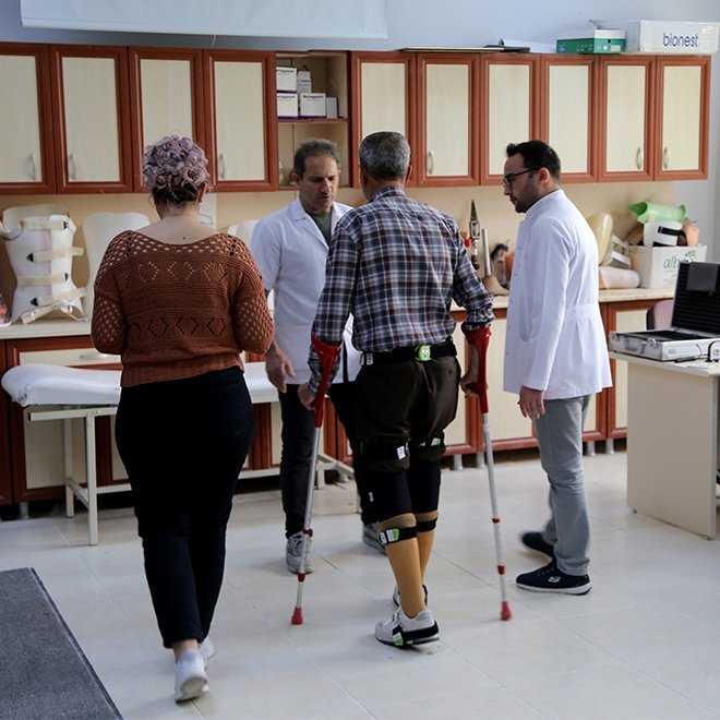 Trakya Üniversitesinde Ampute Depremzedeye Protez Bacaklar Yapıldı