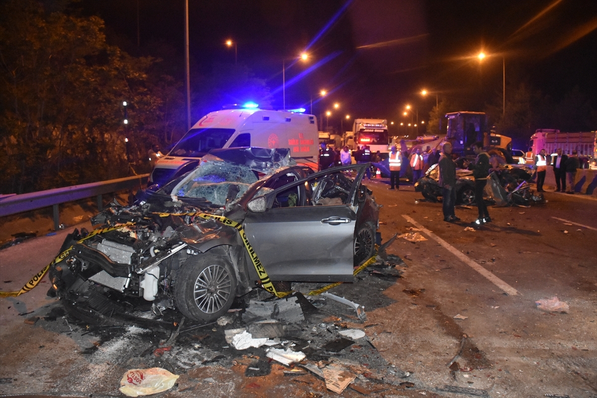 Adana'da 7 Kişinin Öldüğü Kaza Sonrası Yol Yeniden Trafiğe Açıldı