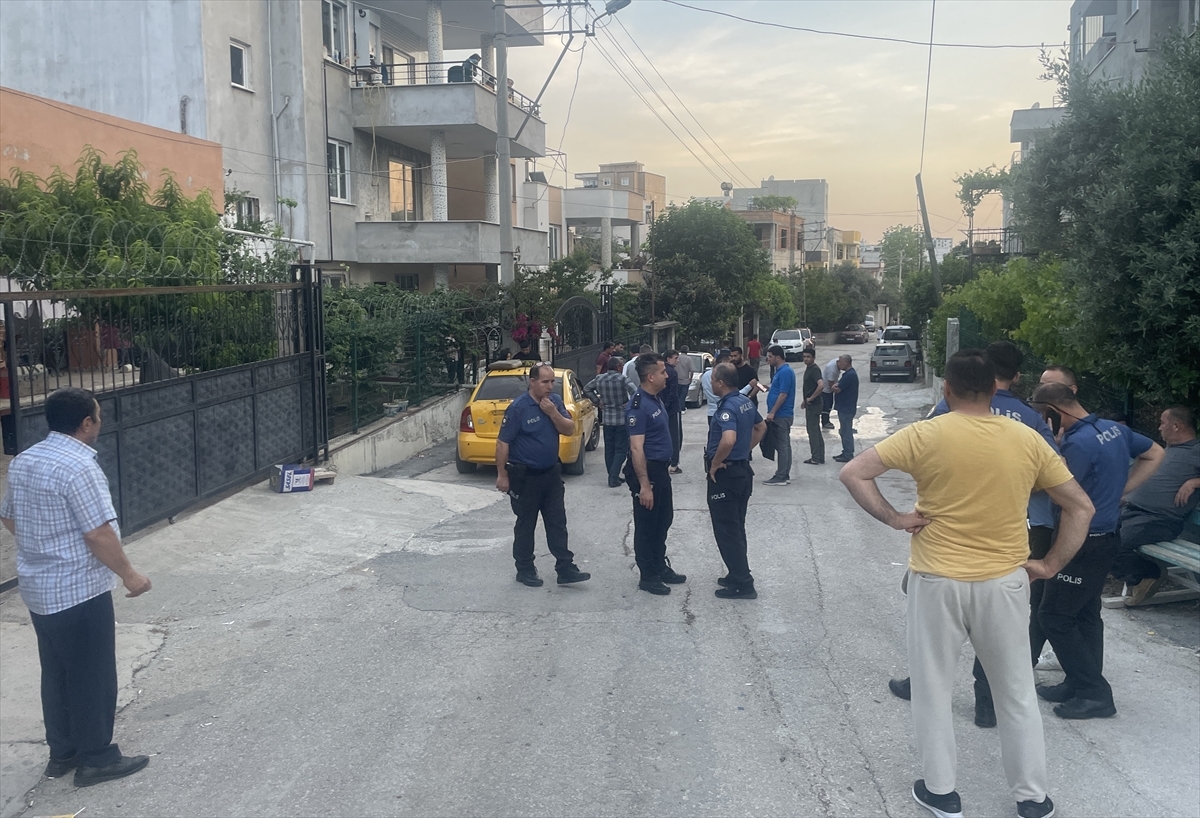 Adana'da Eşini Silahla Öldüren Zanlı, İki Kayınbiraderini Ve Halasını Yaraladı