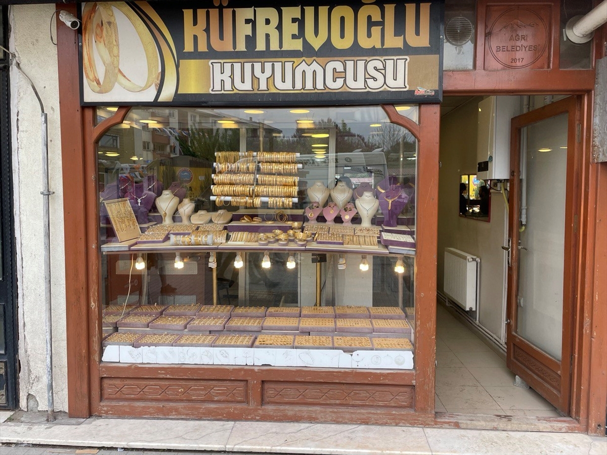 Ağrı'da Kuyumcudan Hırsızlık 