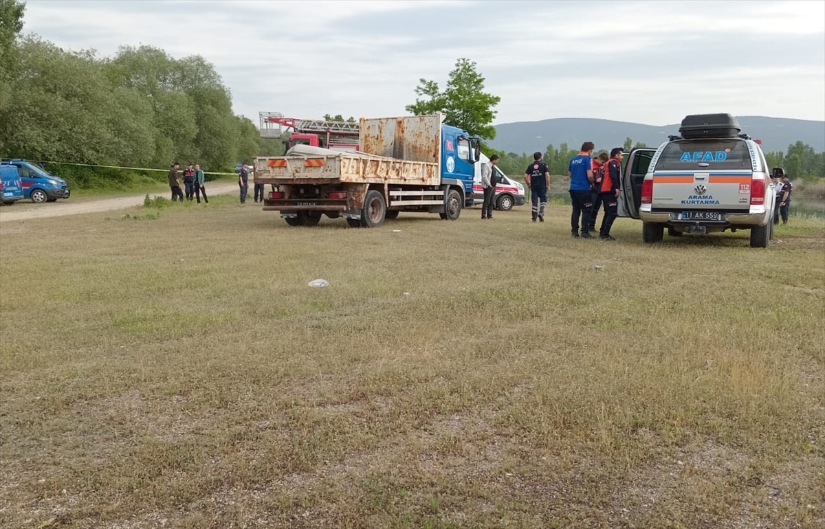 Bilecik'te Gölete Düşen Otomobilde 3 Kişinin Ölümüne İlişkin Sürücü Tutuklandı