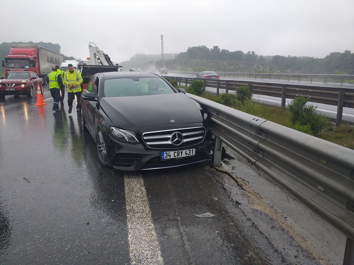 Çekmeköy'de 2'si Kamyon 7 Aracın Karıştığı Kazada 1 Kişi Yaralandı