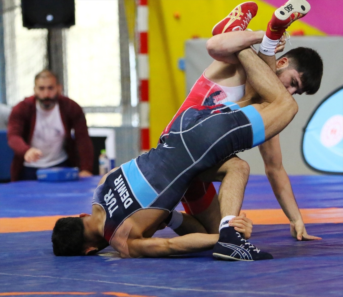 Serbest Güreş Türkiye Şampiyonası Zonguldak'ta Başladı