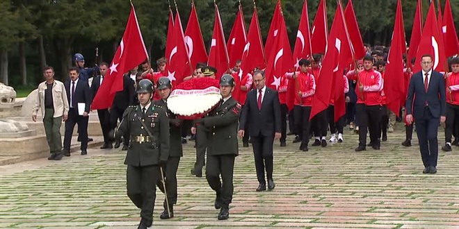 Gençlik ve Spor Bakanı Kasapoğlu, Anıtkabir'i Ziyaret Etti:
