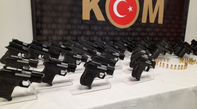 İzmir'de Yasa Dışı Silah İmal ve Ticareti Operasyonunda 4 Kişi Yakalandı
