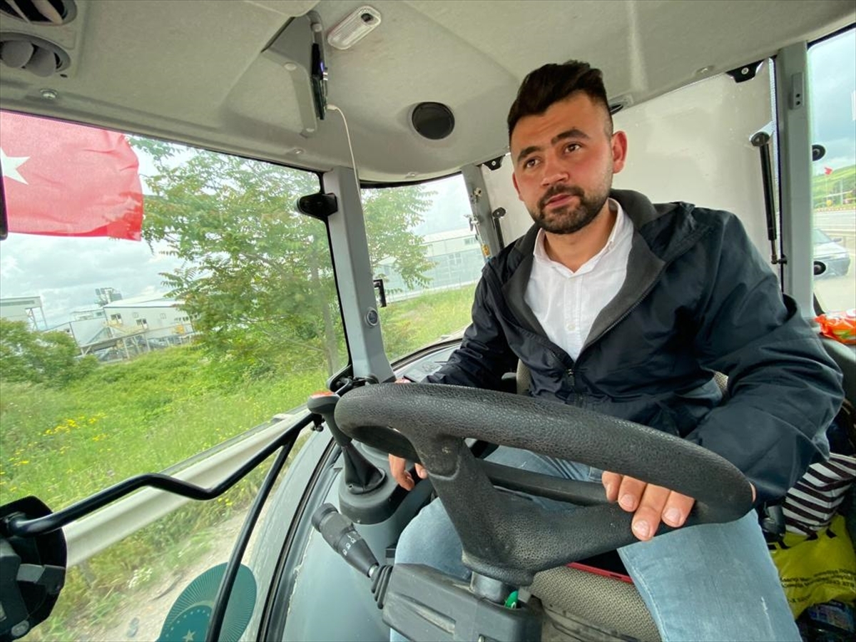 Balıkesirli Genç Çiftçi Cumhurbaşkanı Erdoğan'a Teşekkür Etmek İçin Traktörüyle Yola çıktı
