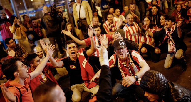 İspanya'da 4 Ay Önce Futbolda Irkçı Eylem Yapan Atletico Madridli 4 Taraftar Yakalandı