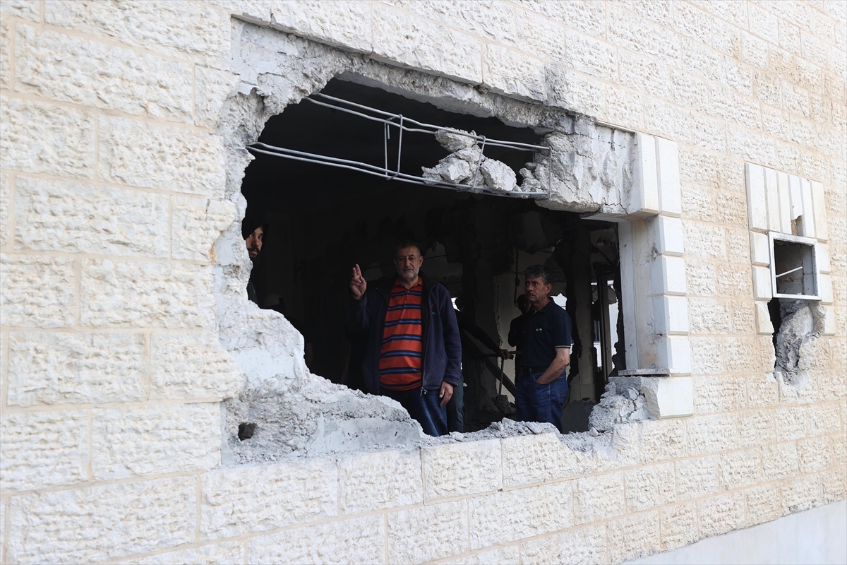 İsrail Ordusu Batı Şeria'da 4 Filistinliyi Yaraladı Bir Evi Patlayıcılarla Yıktı