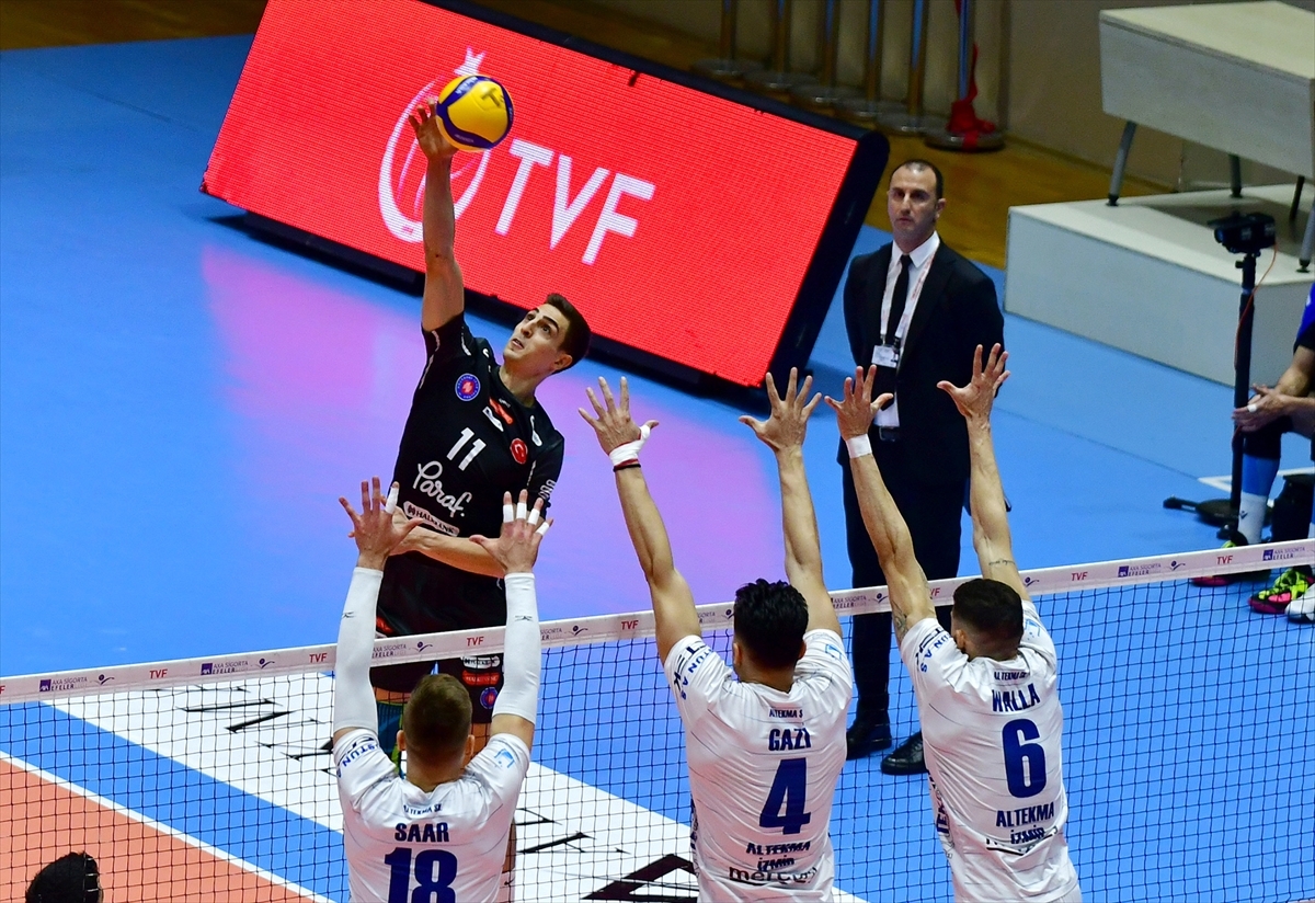 Halkbank Milli Voleybolcusu Yiğit Gülmezoğlu İle Yollarını Ayırdı 