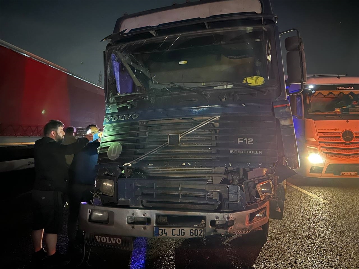 Anadolu Otoyolu'nda Zincirleme Trafik Kazası Ulaşımı Aksattı