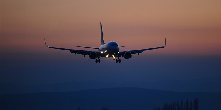 Güney Kore'de Havadayken Kapısı Açılan Yolcu Uçağı Güvenli İniş Yaptı
