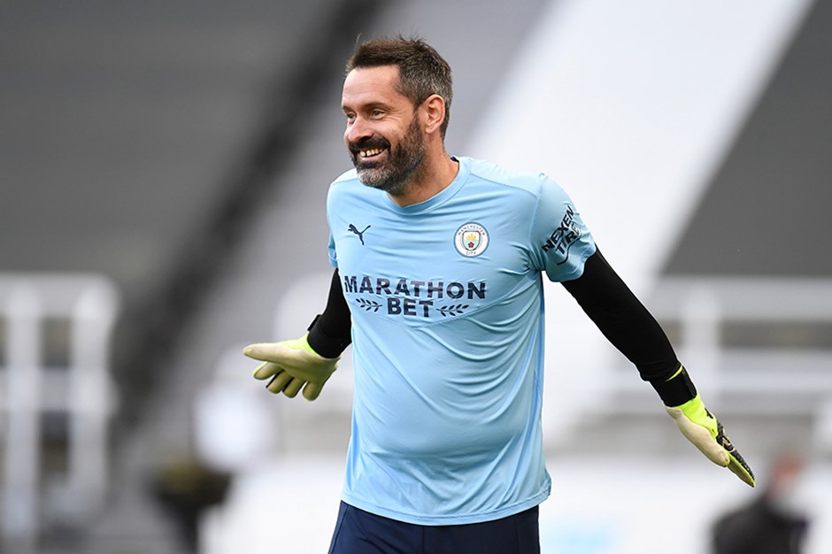 Manchester City, Tecrübeli Kaleci Scott Carson'ın Sözleşmesini Bir Yıl Uzattı