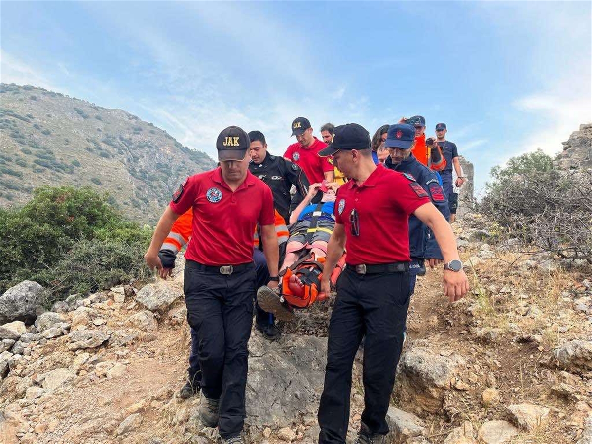 Muğla'da Yürüyüşte Yaralanan ABD'li  Turist Hastaneye Kaldırıldı