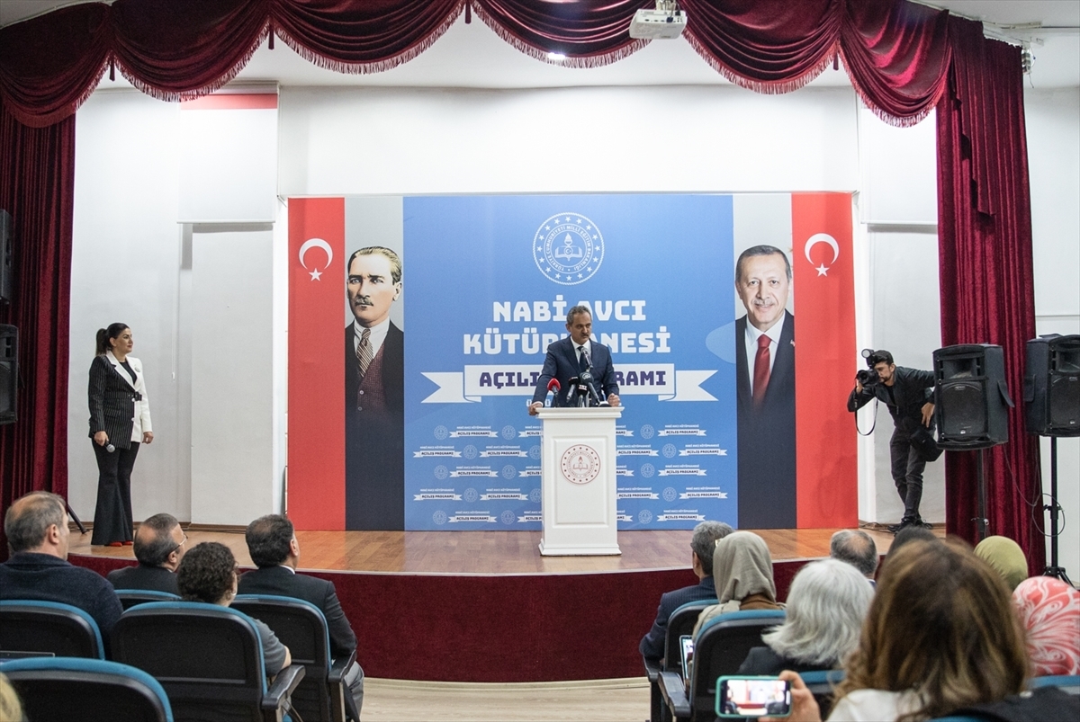 Bakan Özer Prof. Dr. Nabi Avcı Kütüphanesi'nin Açılışında Konuştu