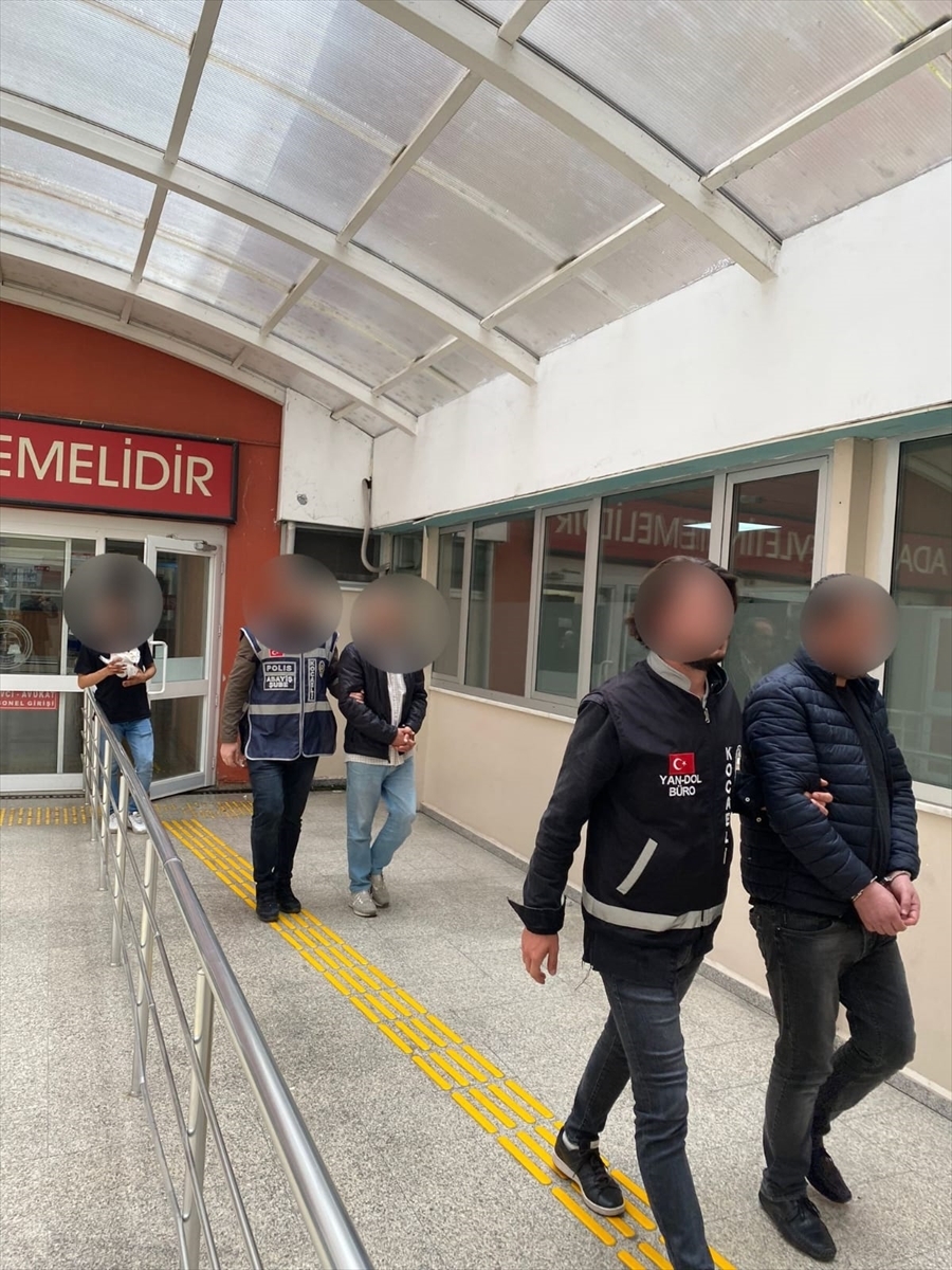 Kocaeli'de 893 Bin Lira Değerindeki Saati Çalan 2 Şüpheli Tutuklandı