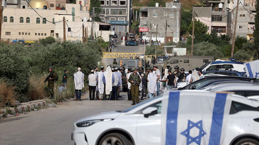 İşgal Altındaki Batı Şeria'da Talmud Ayini Yapan Yahudi Yerleşimciler, Eğitimi Aksattı