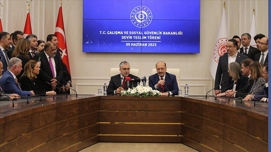 Çalışma ve Sosyal Güvenlik Bakanı Vedat Işıkhan, Görevi Vedat Bilgin'den Devraldı