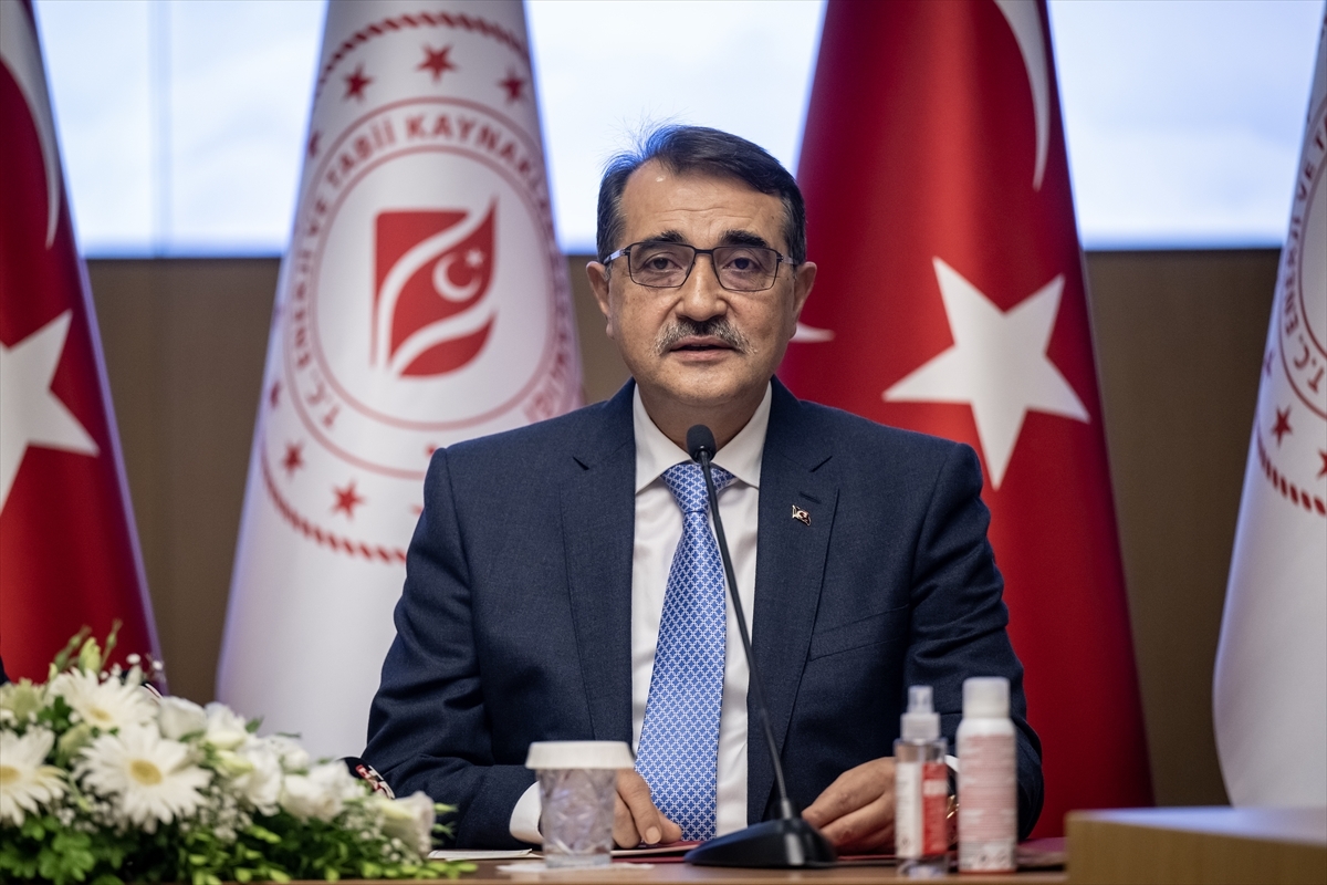 Enerji Ve Tabii Kaynaklar Bakanı Alparslan Bayraktar görevi Fatih Dönmez'den Devraldı
