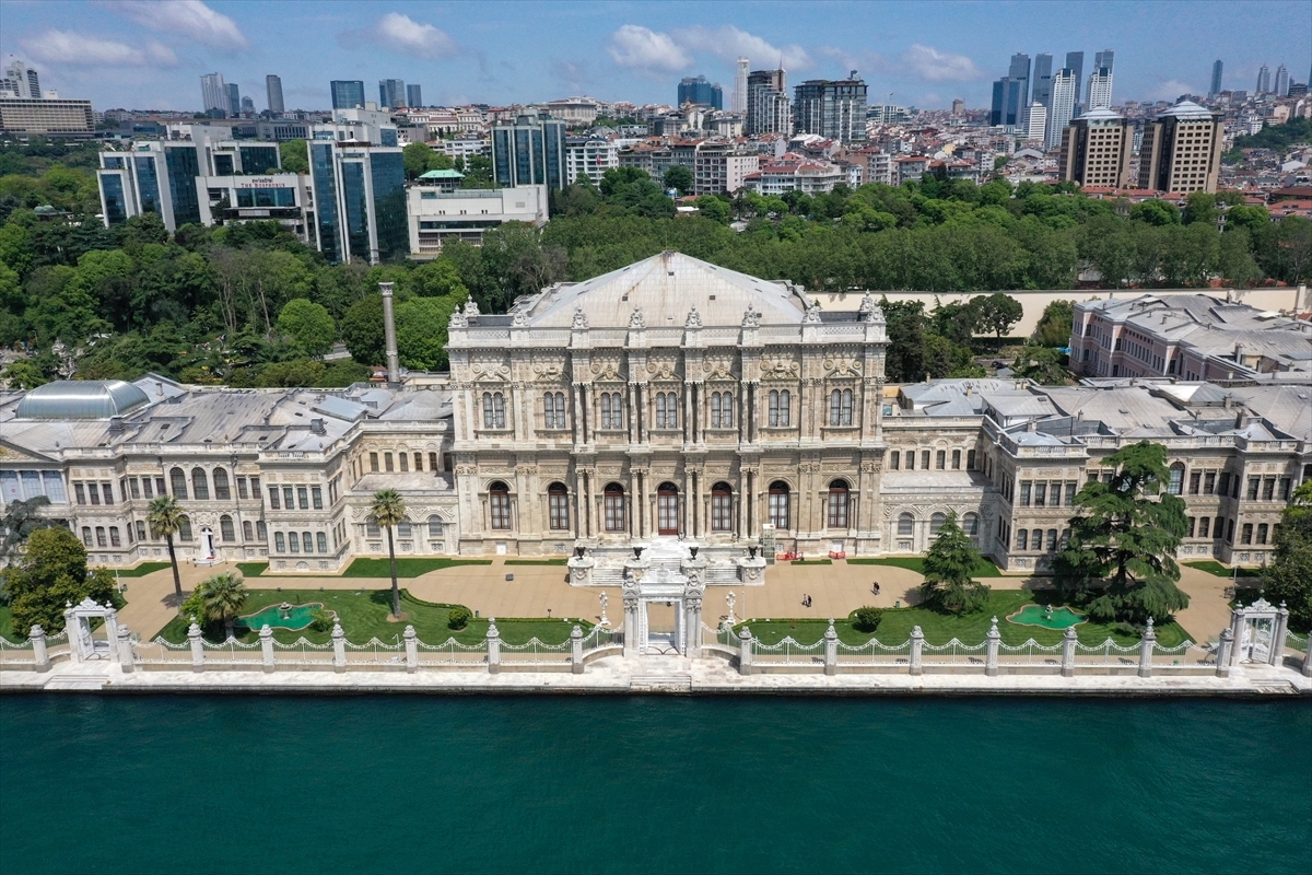 Dolmabahçe Sarayı'nın Açılışının Üzerinden 167 Yıl Geçti