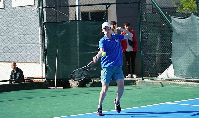 Okul Sporları Yıldızlar Tenis Türkiye Şampiyonası, Manisa'da Başladı