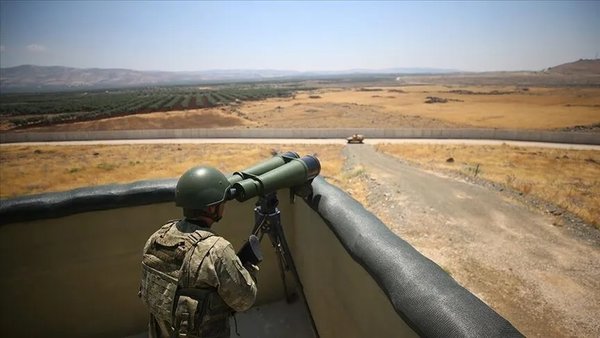 Türkiye'ye Girmeye Çalışan PKK'lı Terörist Suriye Sınırında Yakalandı