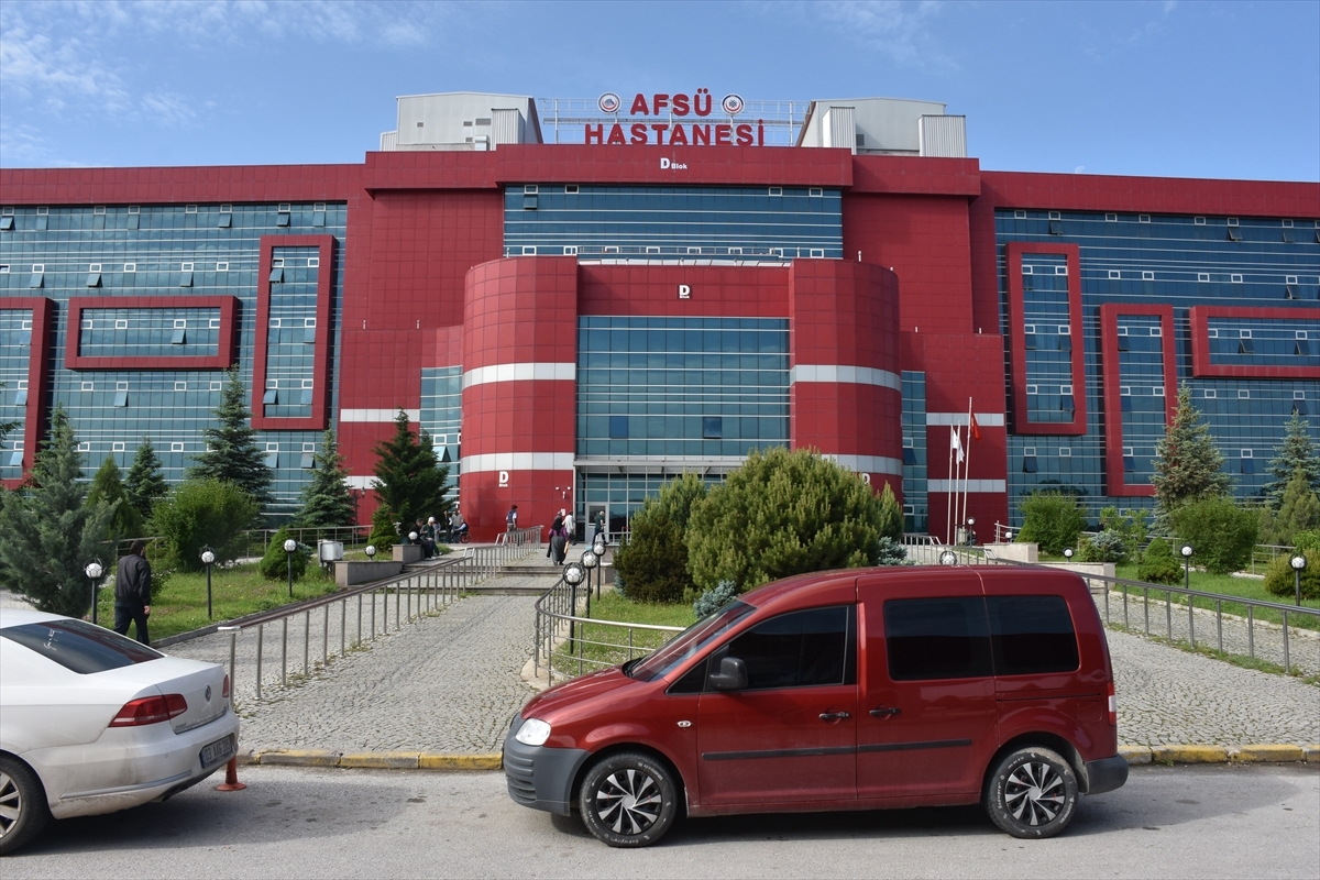 AK Parti Grup Başkanvekili Yenişehirlioğlu Ve Oğlu Afyonkarahisar'da Trafik Kazasında Yaralandı