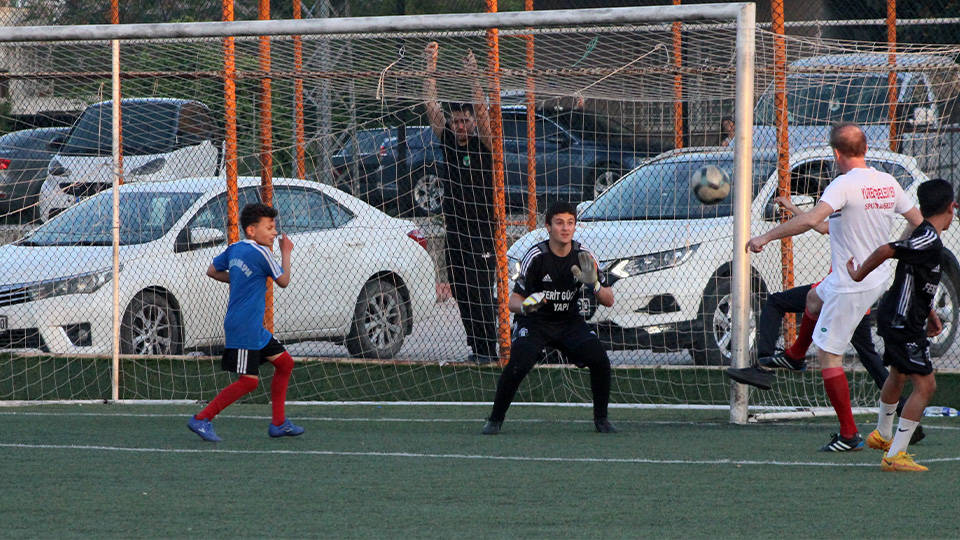 Hatay'da Depremzede Çocuklar Futbol Turnuvasında Mücadele Etti