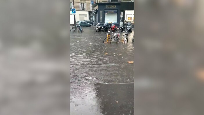 Fransa'nın Başkenti Paris Şiddetli Yağış Sonrası Sele Teslim Oldu