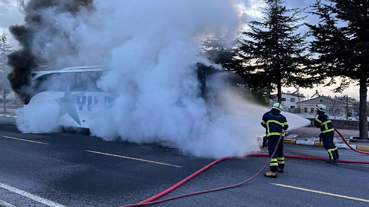 Burdur'da Seyir Halindeyken Alev Alan Yolcu Otobüsü Kullanılamaz Hale Geldi