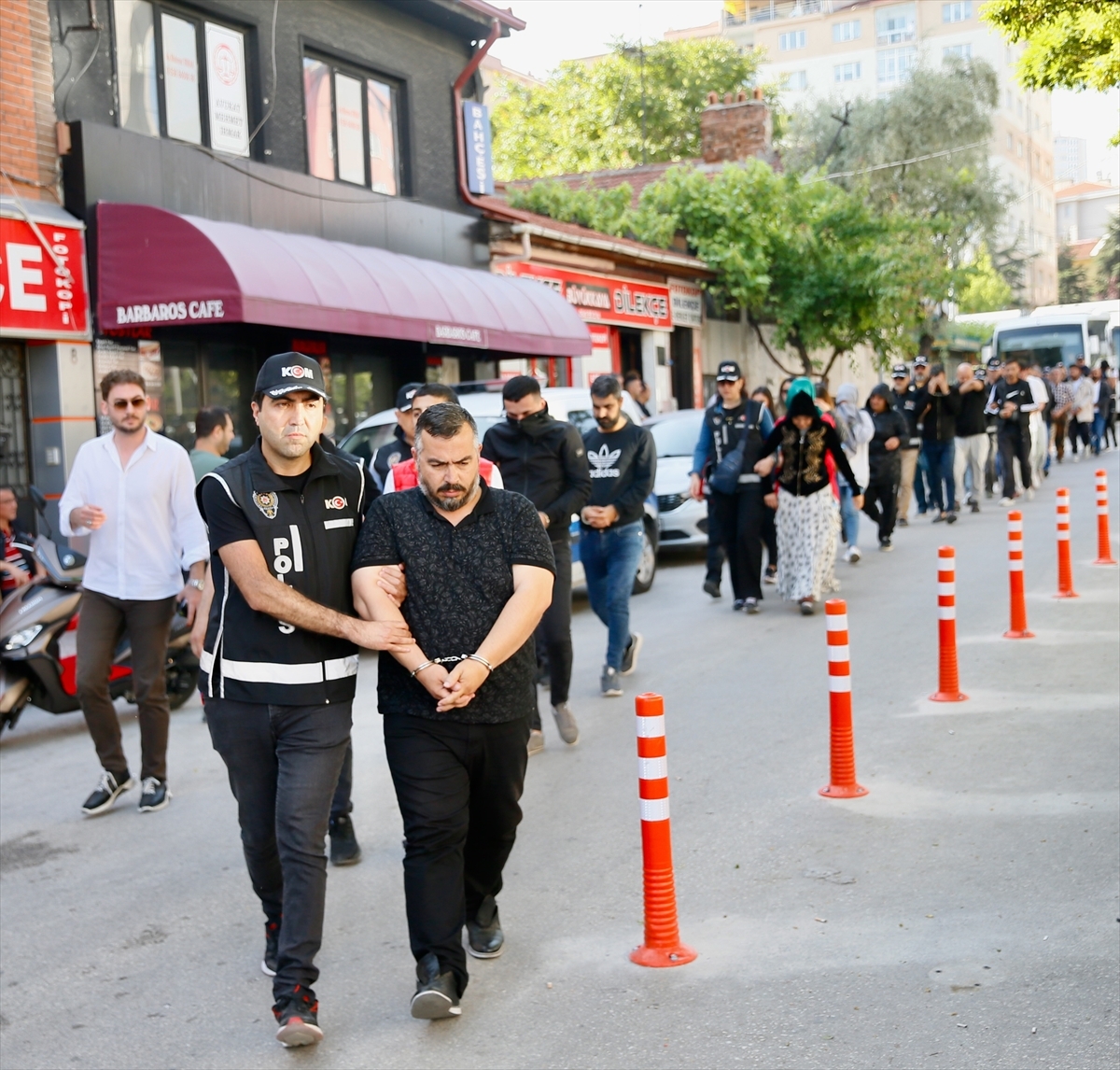 Eskişehir Merkezli 3 İlde Düzenlenen Dolandırıcılık Operasyonunda 28 Şüpheli Yakalandı 