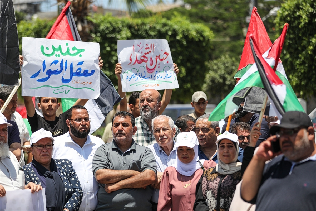 Gazze'den İsrail'in Saldırı Düzenlediği Cenin'e Destek Gösterisi 