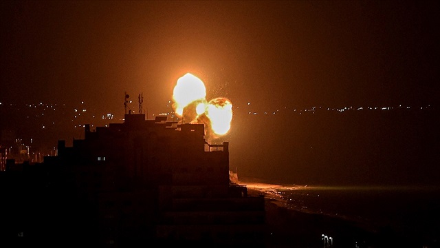 İsrail Savaş Uçakları Gazze Şeridi'nde Filistinli Gruplara Ait Mevzileri Hedef Aldı