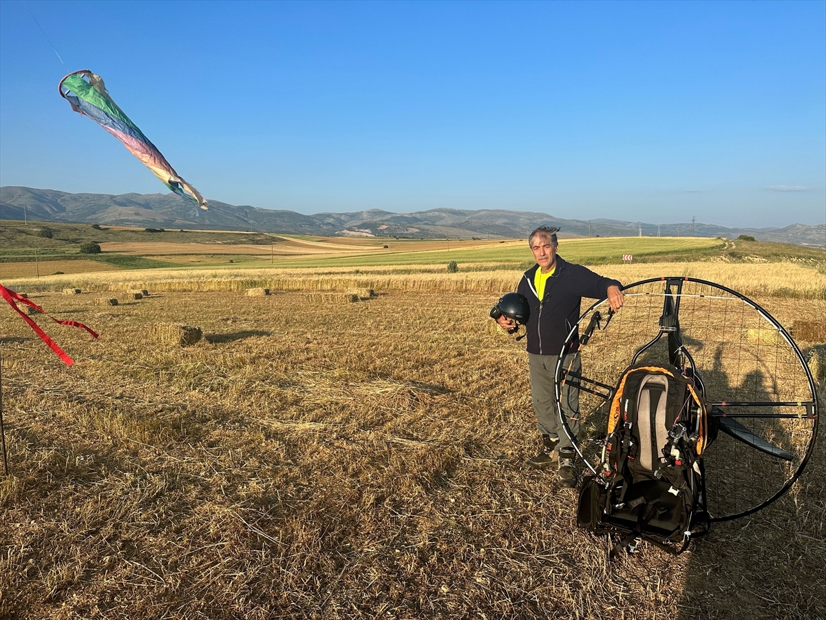 58 Yaşında Öğrendiği Paramotorla 10 Yıldır Tutkuyla Uçuyor