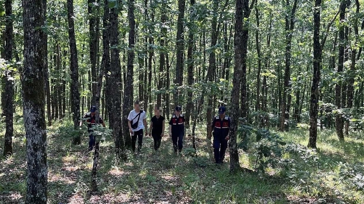 Kırklareli'nde Ormanda Kaybolan İki Kişiyi Jandarma Ekipleri Buldu