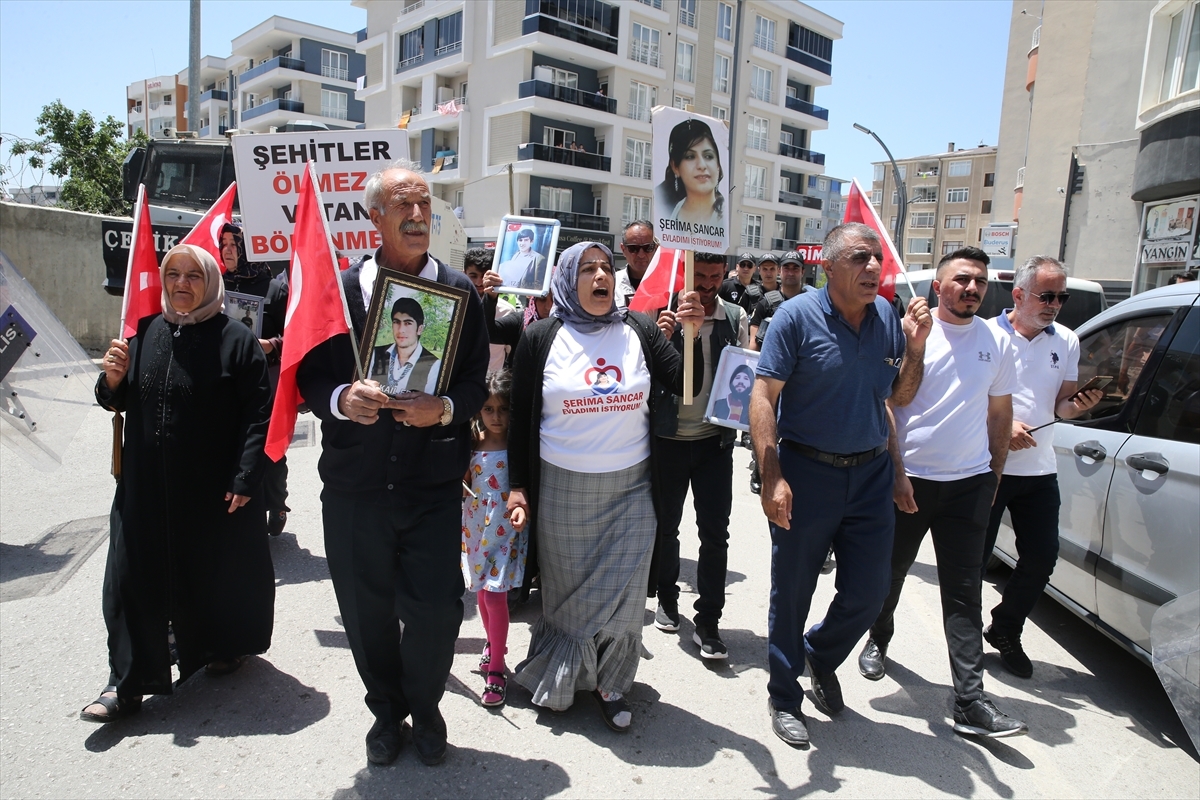 Vanlı aileler HDP İl Başkanlığı Önündeki Eylemlerini Sürdürdü