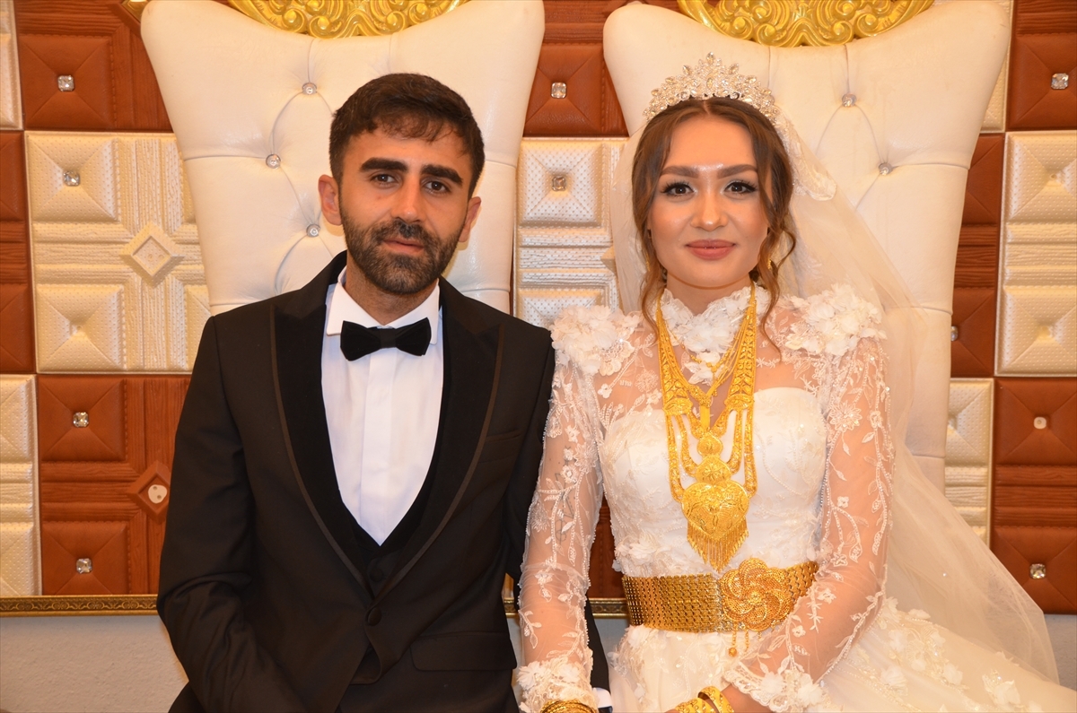 Rusya'dan Hakkari'ye Gelin Gelen Alona İçin Yöresel Düğün Yapıldı