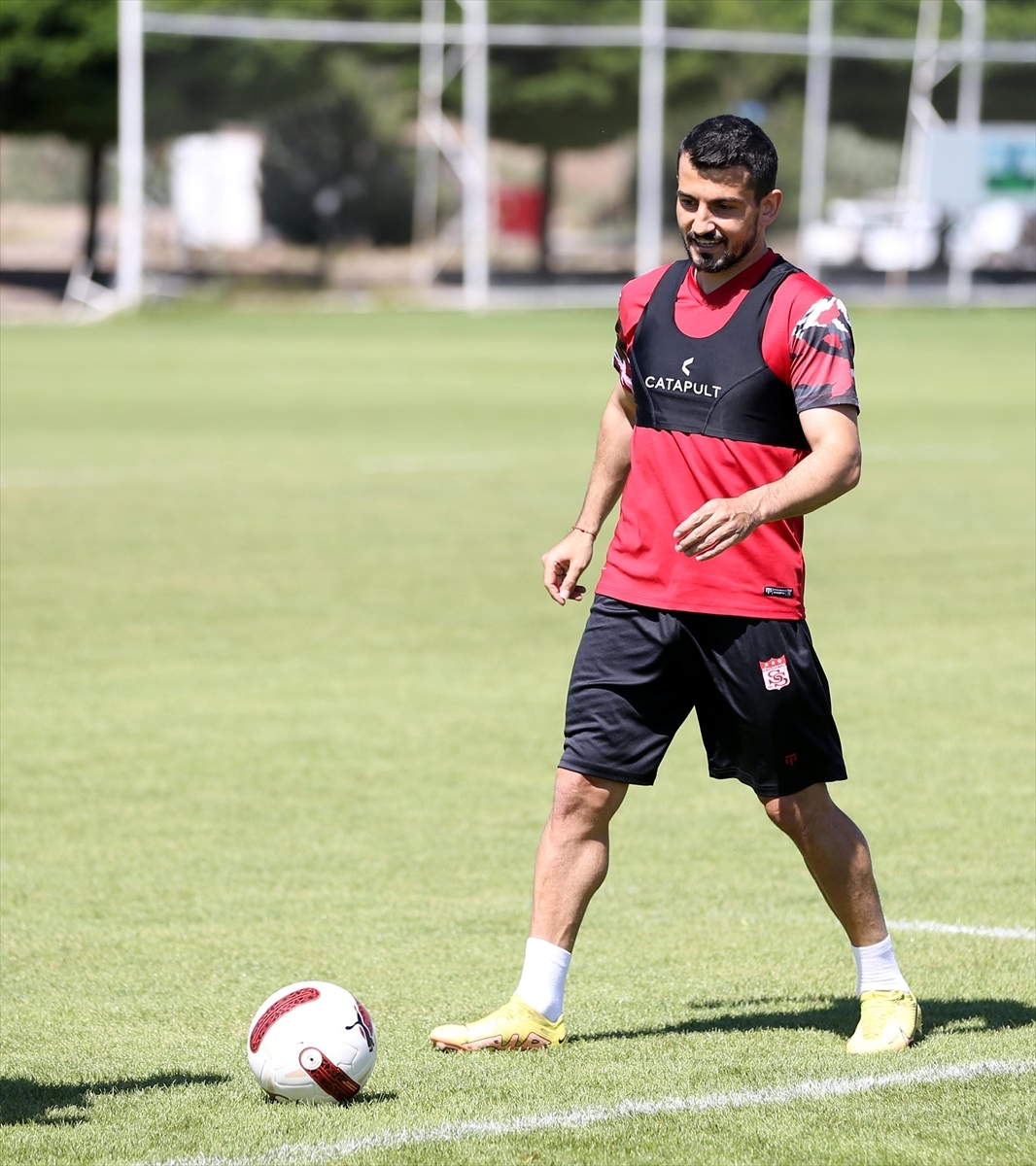 Emrah Başsan Yeni Adresi Sivasspor'da Çok Mutlu